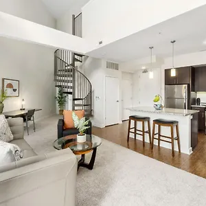 Luxury Lofted 1 Bed Unit With Hot Tub And Pool Columbus